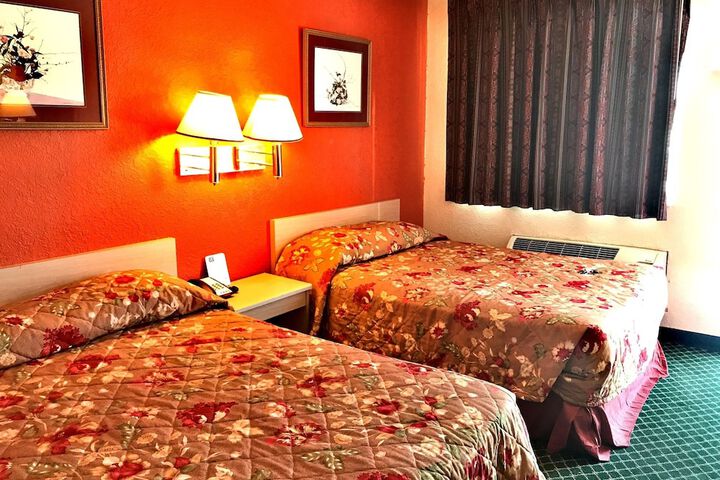 Standard Double Bed Accessible (2 of 5)