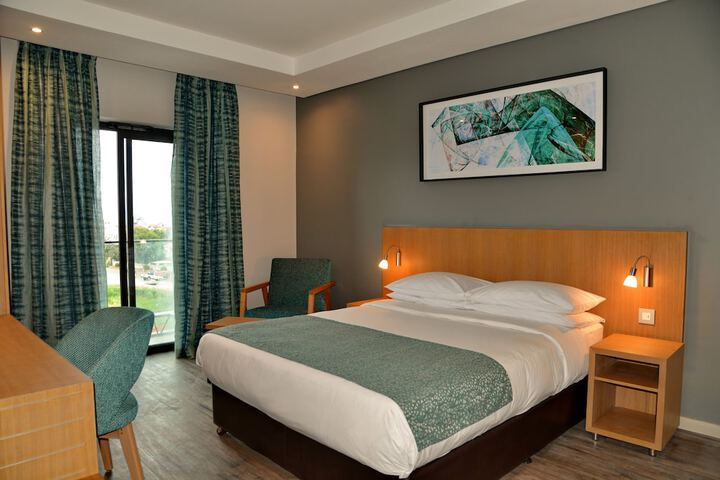 Room 6 of 28