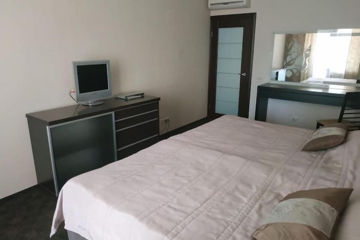 Room 11 of 29