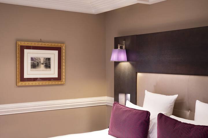 Room 11 of 29