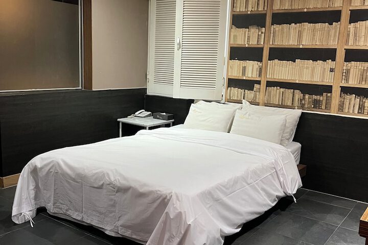 Room 6 of 29