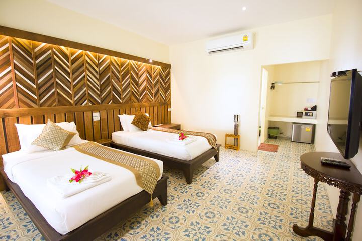Room 3 of 47