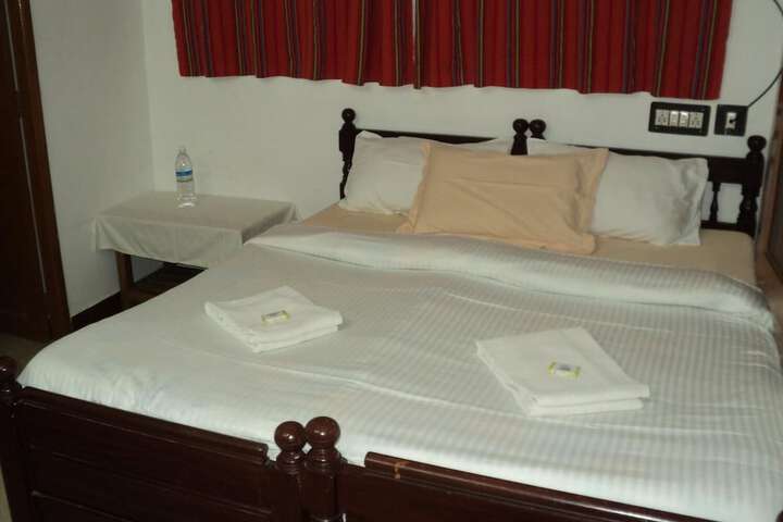 Room 2 of 38