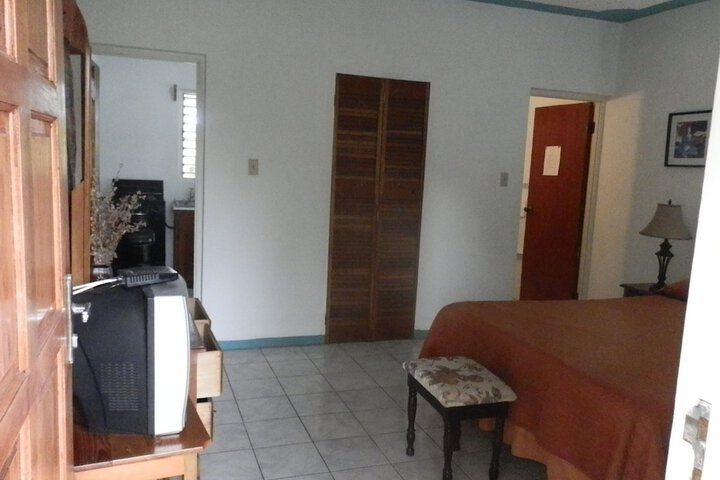 Room 4 of 32