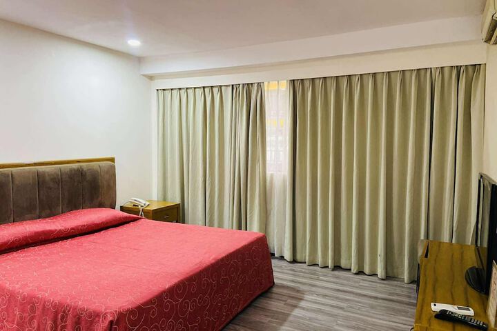 Room 16 of 37