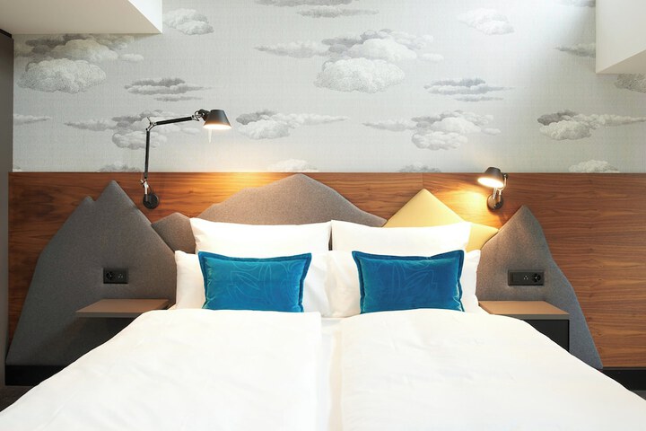 Room 4 of 62