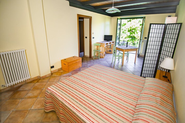 Room 4 of 77