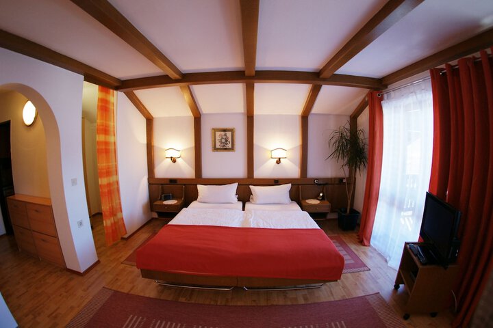 Room 16 of 65