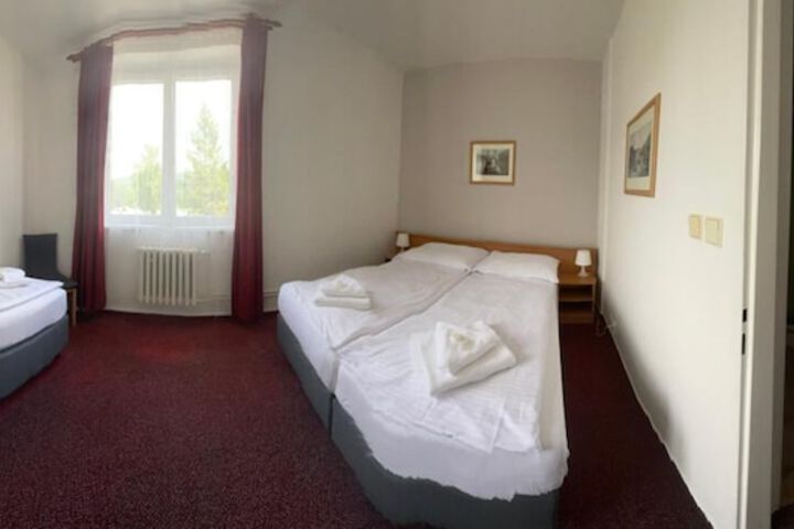 Room 13 of 28