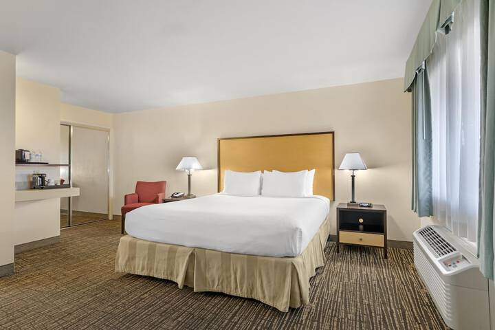 Room 28 of 54