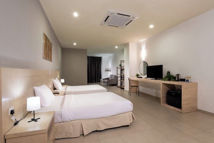 Room 28 of 74