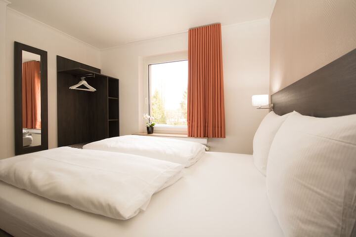Room 4 of 39