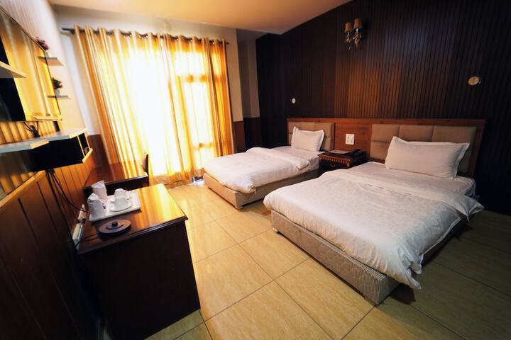 Room 11 of 18