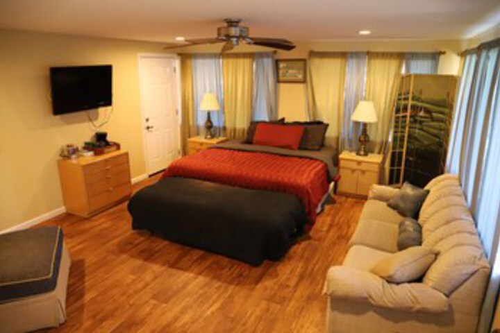 Room 32 of 38
