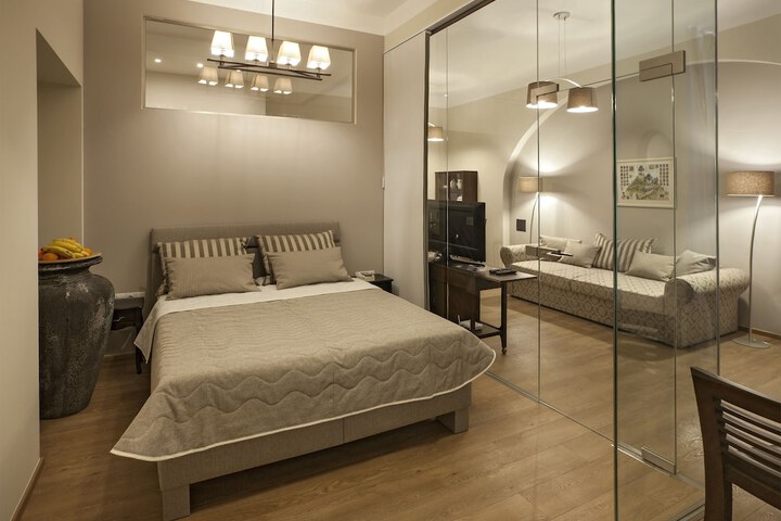 Room 16 of 93