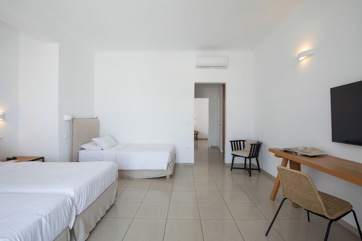 Room 40 of 144