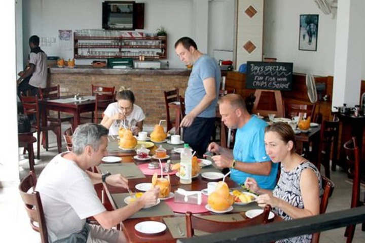 Breakfast/Coffee Service 32 of 74