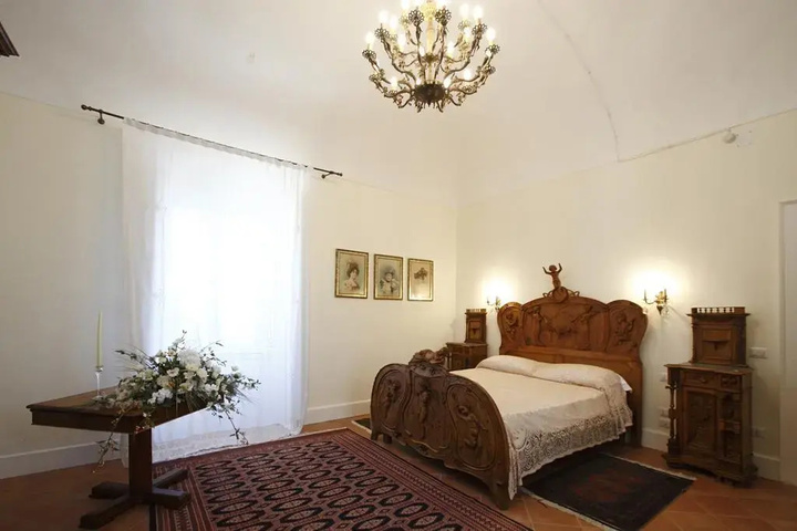 Room 4 of 13