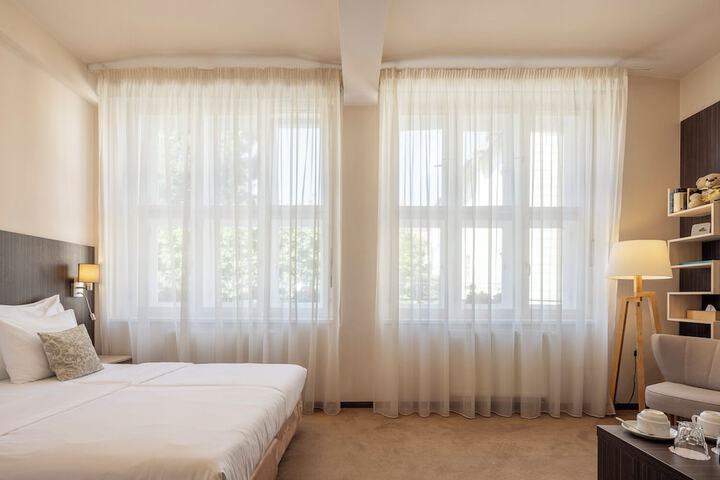 Room 33 of 70