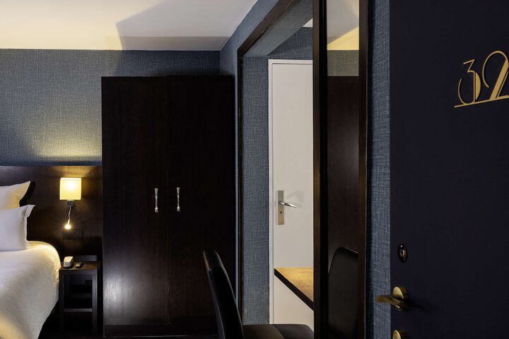 Room 44 of 103