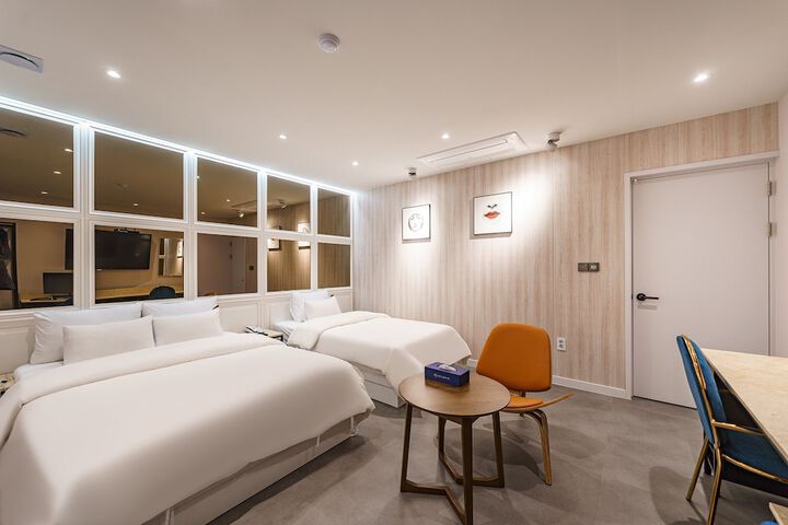 Room 5 of 26