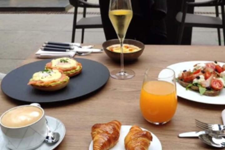 Breakfast/Coffee Service 86 of 104