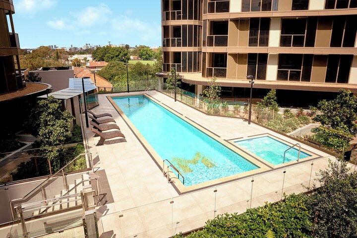 Pool 102 of 110