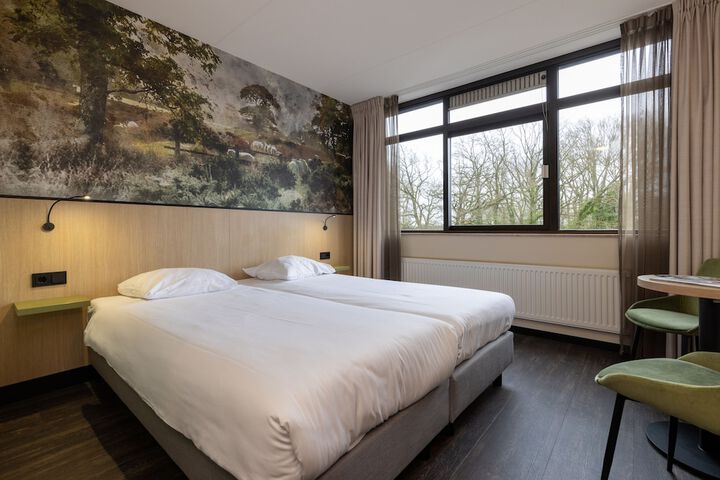 Room 10 of 40