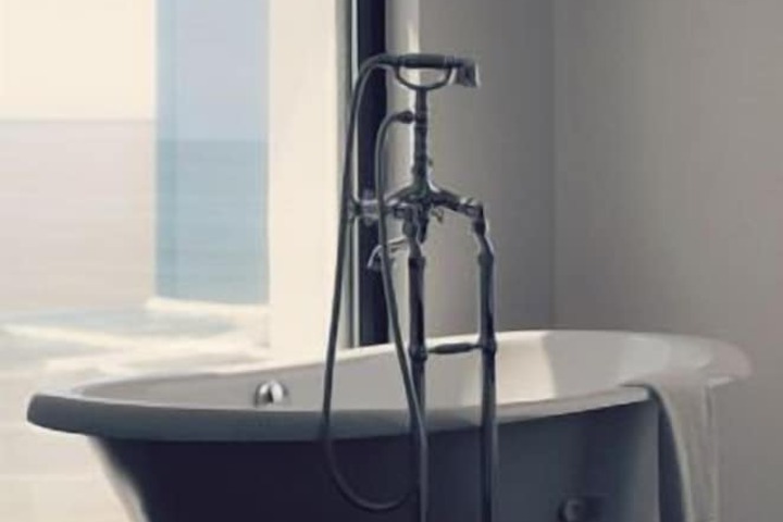 Deep soaking bathtub