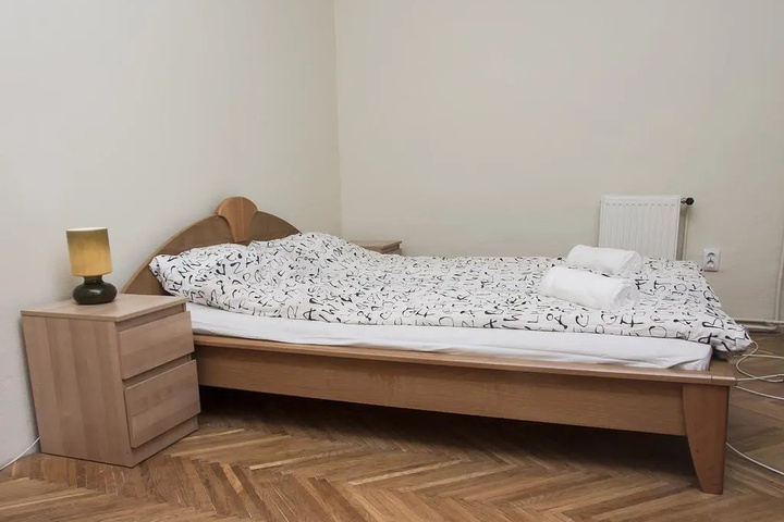 Room 3 of 10