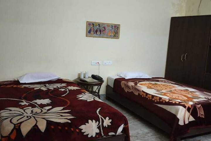 Room 3 of 32