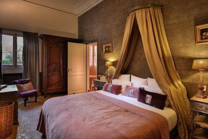 Room 10 of 52
