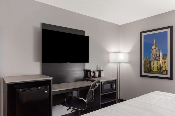 1 King Bed (9 of 14)