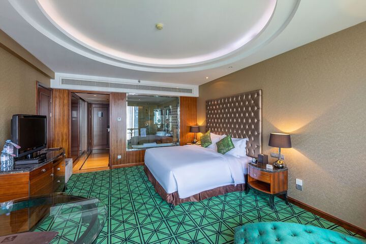 Room 25 of 118