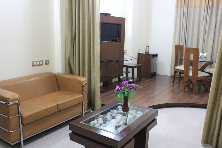 Room 10 of 33