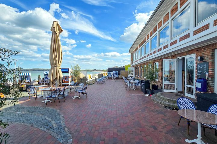 Sundeck 58 of 60