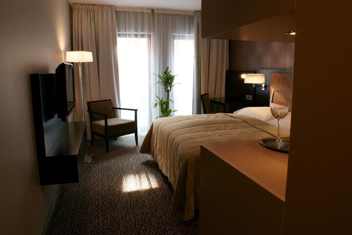 Room 19 of 50