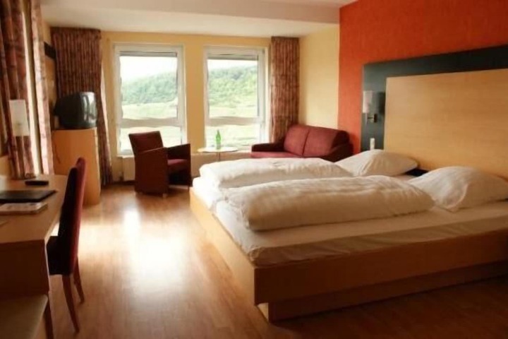 Room 6 of 43