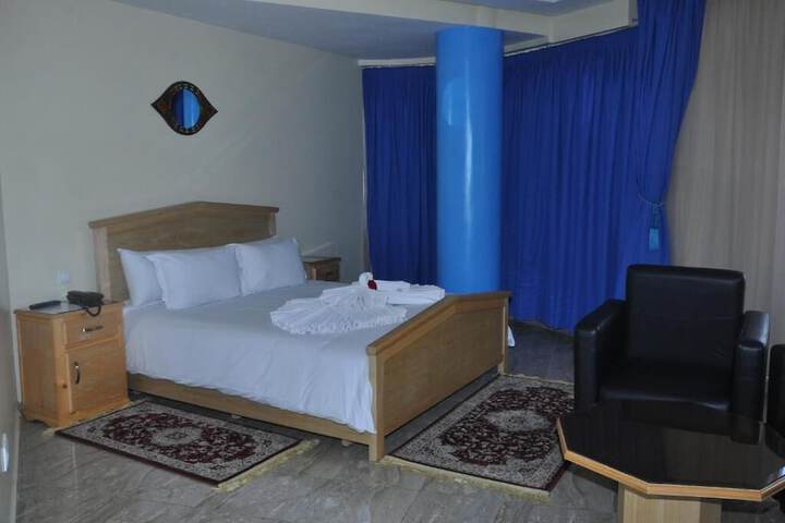 Room 11 of 43
