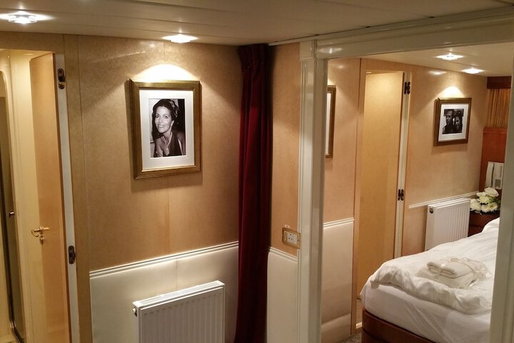 Room 4 of 37