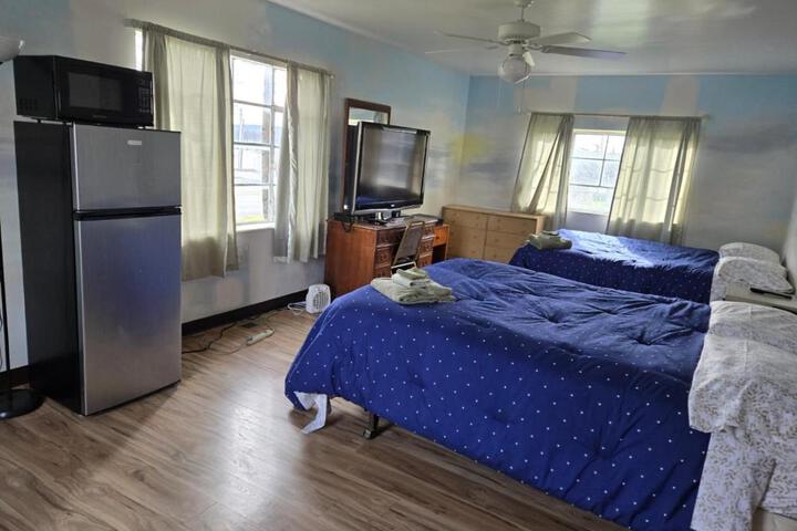 2 Queen Beds (1 of 8)