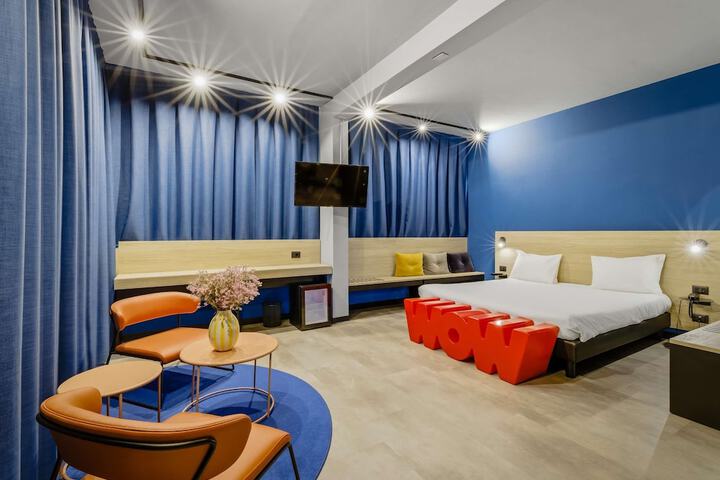 Room 25 of 107