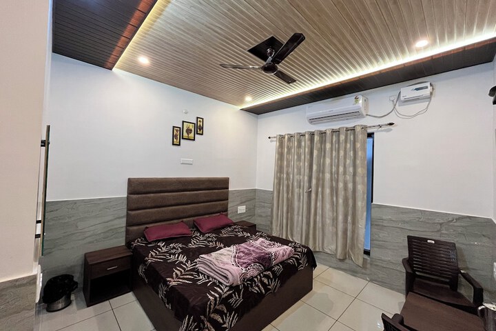 Room 4 of 30