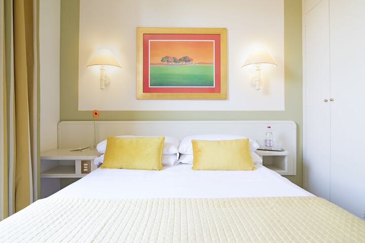 Room 9 of 39