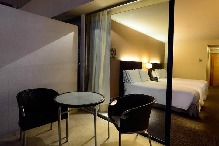 Room 21 of 38