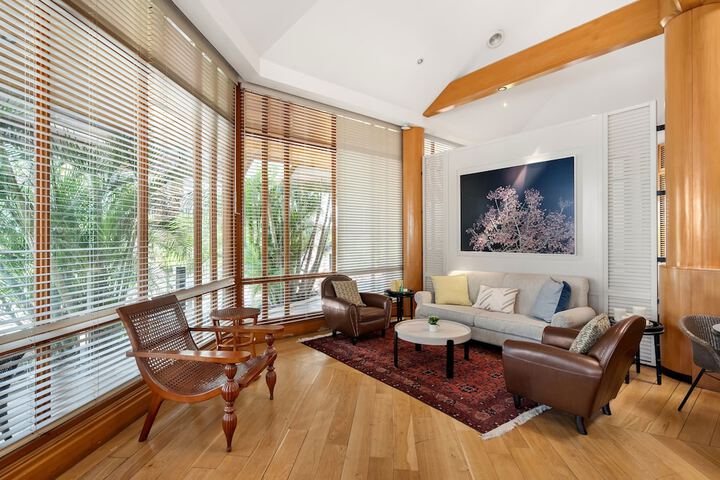 Entrance & Lobby