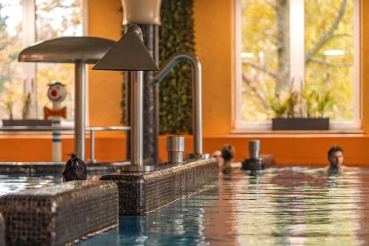 Pool 44 of 76