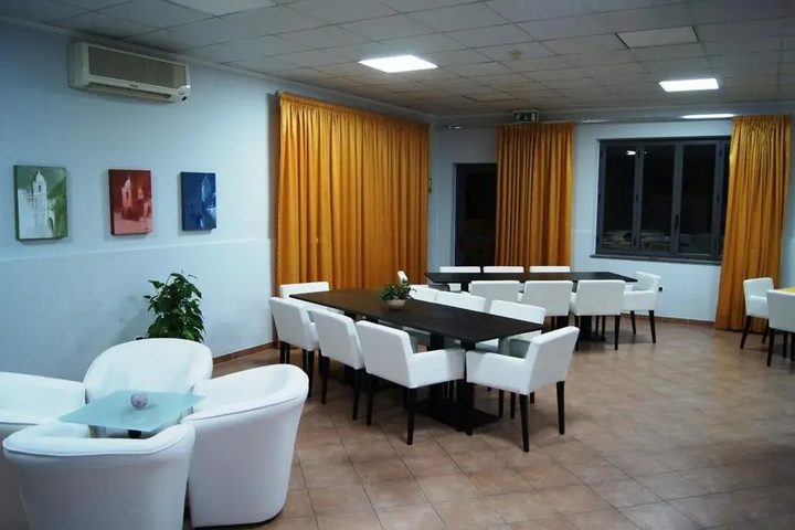 Dining 17 of 17