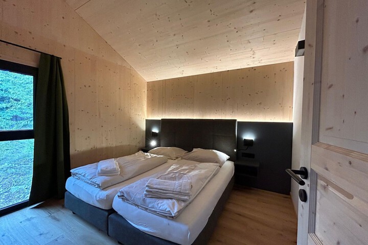 Room 9 of 42