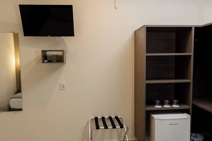 Room 8 of 33